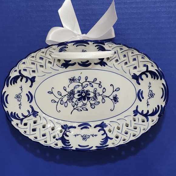 Set of 3 Vintage Lillian Vernon Blue White Porcelain Floral Reticulated Plates - Picture 4 of 10